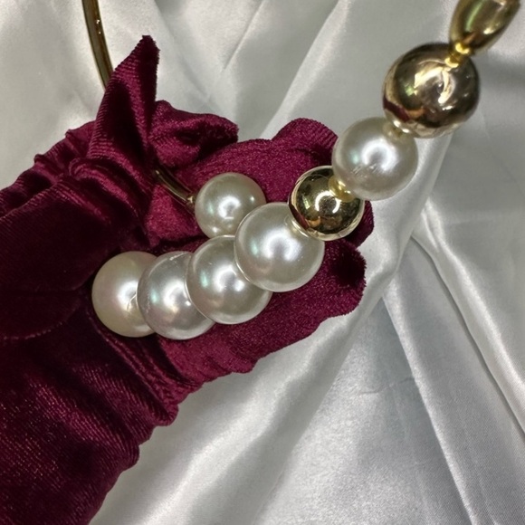 Stainless 18K Gold and White Pearl Necklaces - Picture 6 of 11